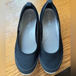 Vionic Women's Textured Black Slip Ons